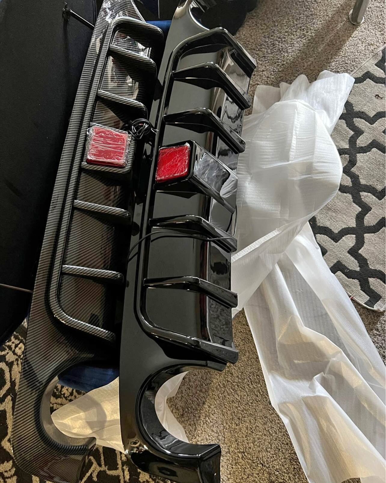 nfiniti Q50 2014-24 Gloss Black & carbon Diffuser