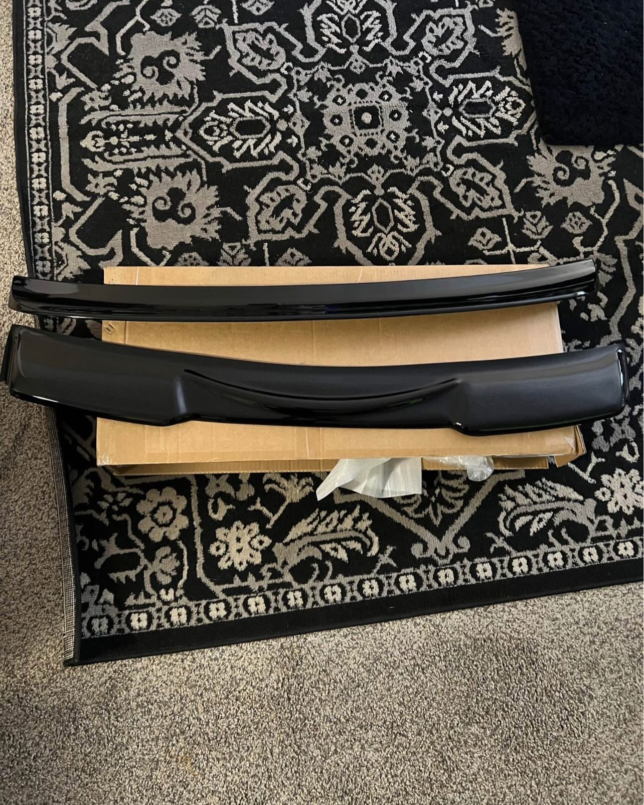 Q50 Infiniti Gloss Black Roof Spoiler - Image 4