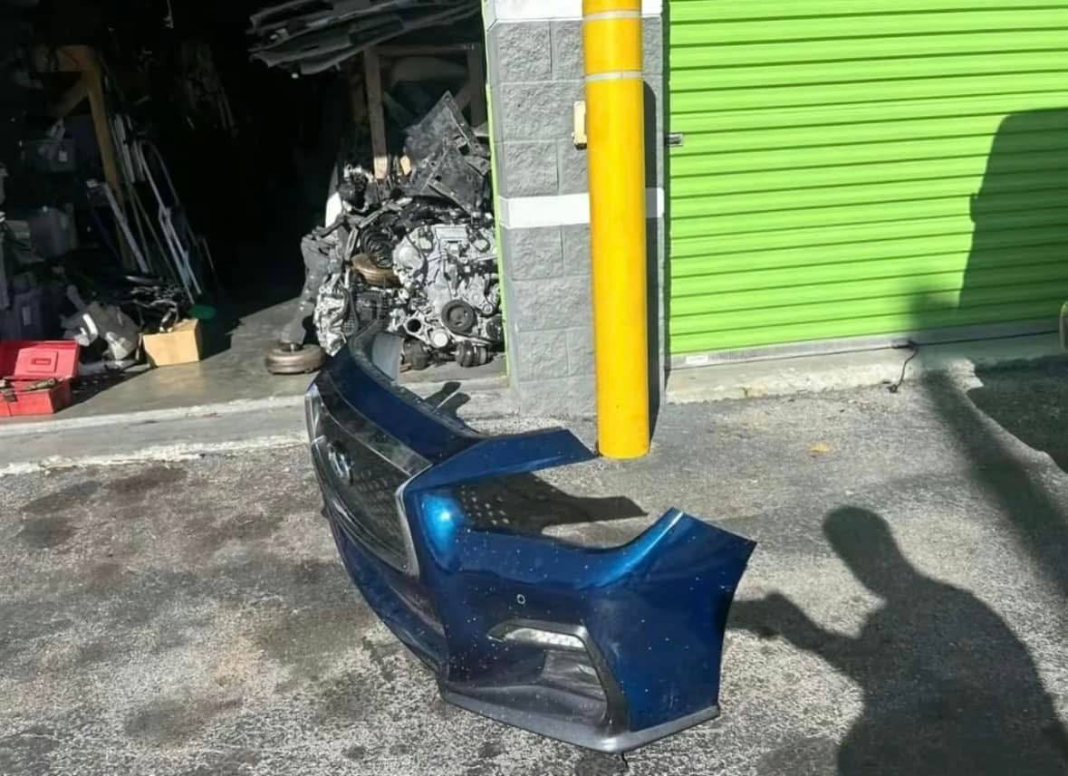 Infiniti red sports bumper - Image 3