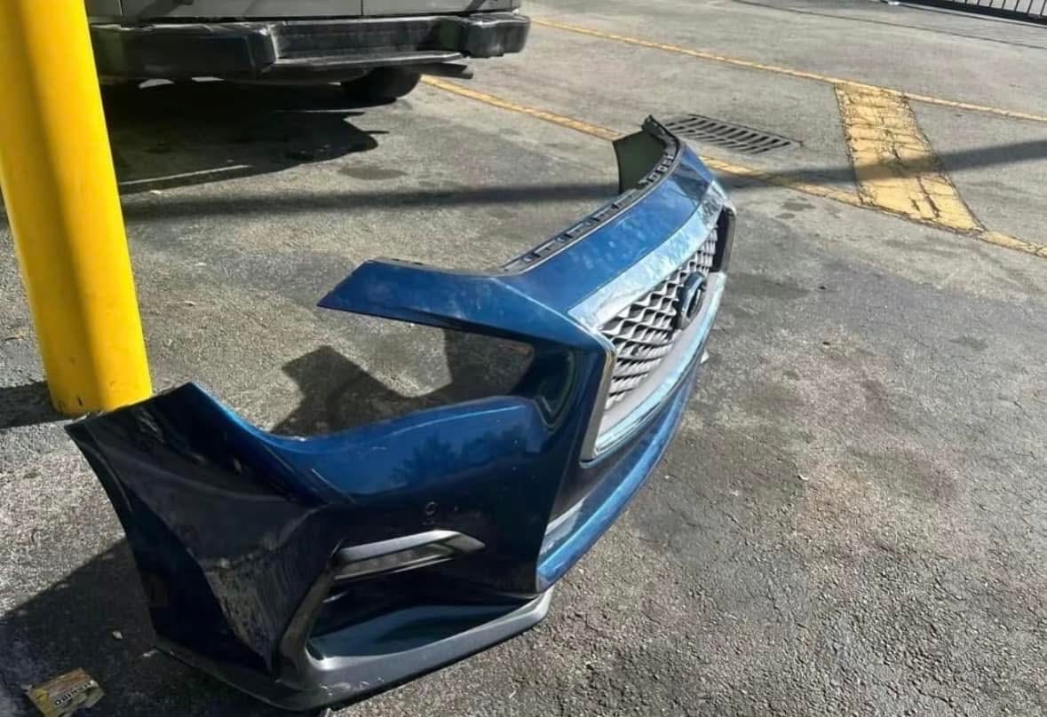 Infiniti red sports bumper - Image 4